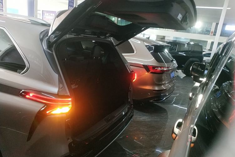 Used Toyota Granvia 2023 2.5L Hybrid Prestige VIP Edition
