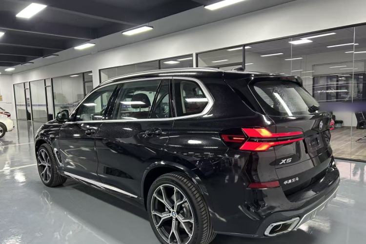 Used BMW X5 2023 xDrive 30Li Luxury M Sport Package
