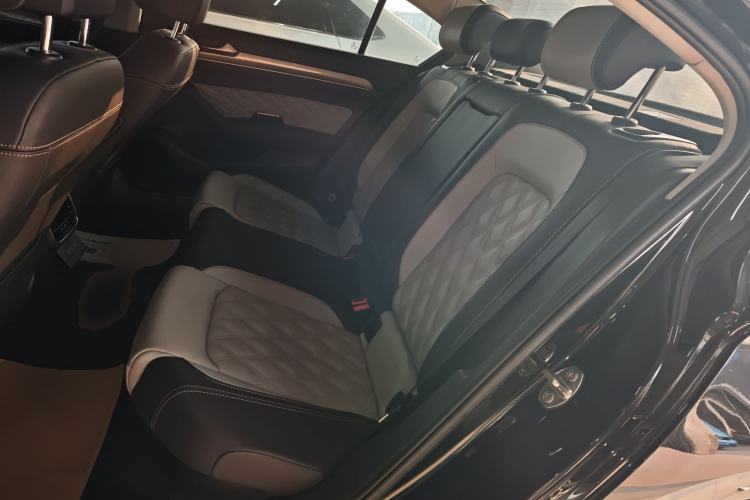 Used Volkswagen Magotan 2023 2 Million Units Limited Edition 280TSI DSG Leading Version
