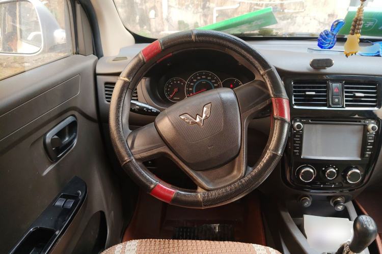 Used Wuling Rongguang V 2015 1.2L Standard Version