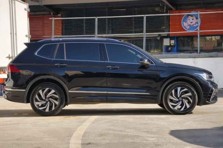 Used Volkswagen Tiguan L 2024 Outstanding Model 330TSI Automatic Two-Wheel Drive R-Line Dragon Glory Edition
