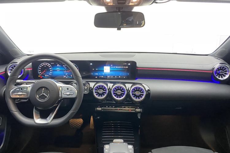 Used Mercedes-Benz A-Class 2022 Revised Version A 200 L Sport Sedan Fashionable Style