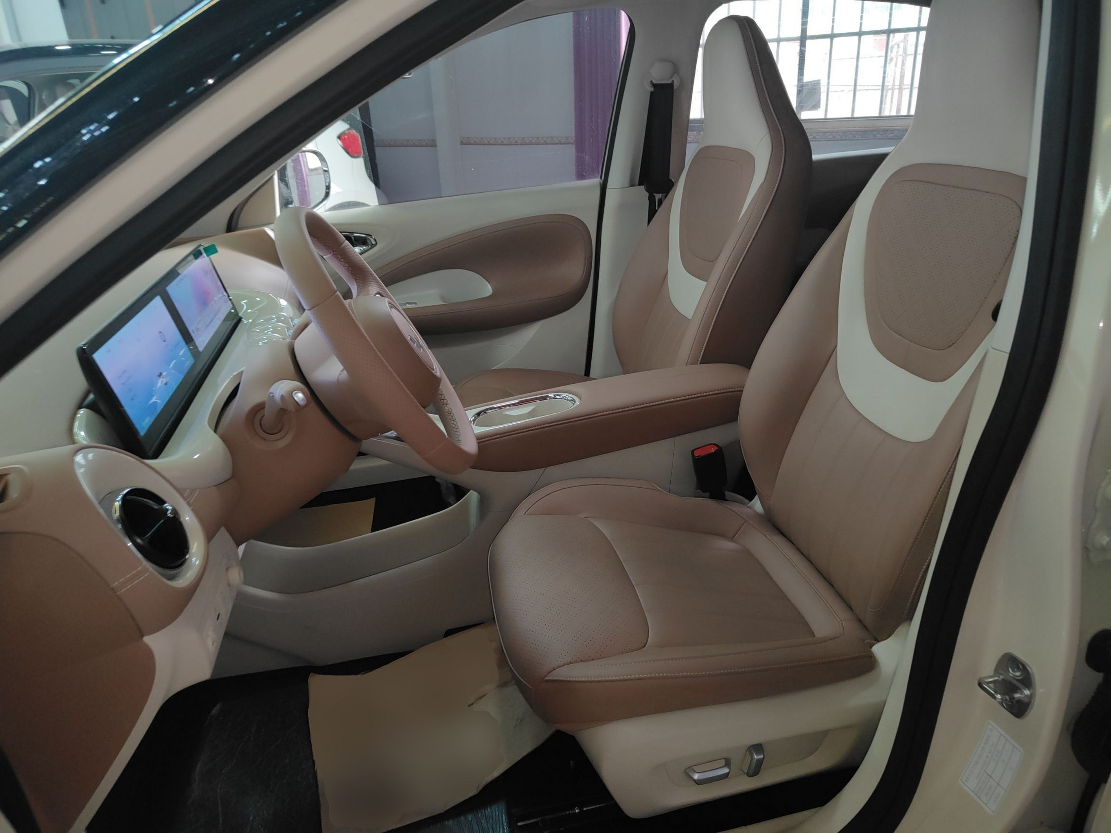 Переднее сиденье в автомобиле