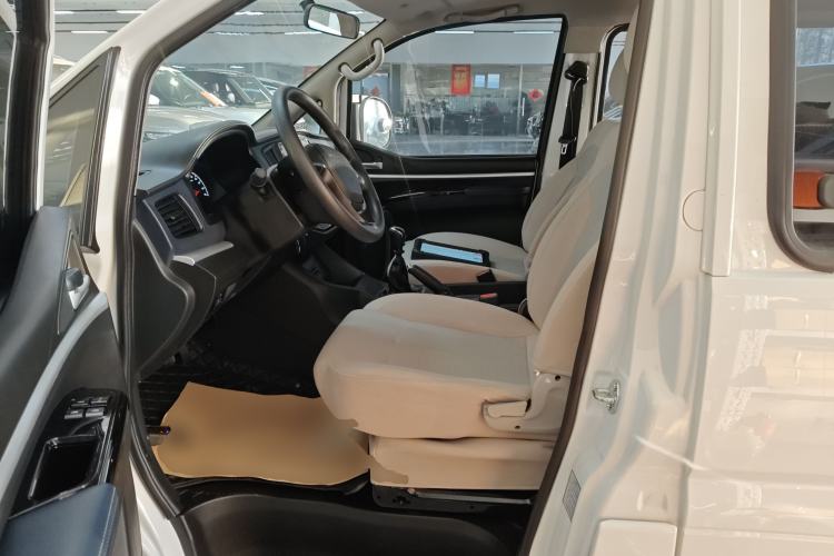 Used FORTHING Lingzhi 2024 M5L 1.5T Manual Base Model 7 Seats
