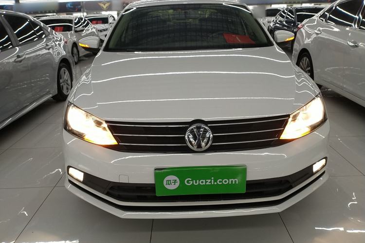 Used Volkswagen Sagitar 2015 1.6L Automatic Fashion Model
