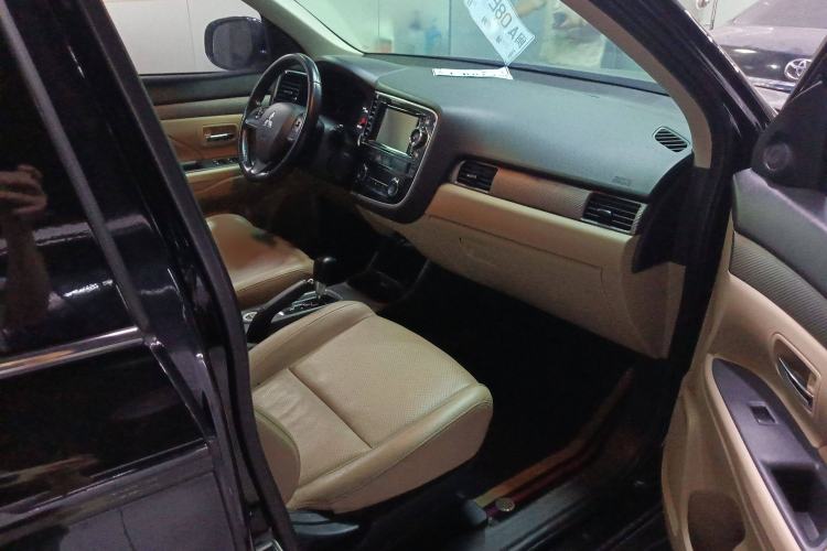 Used Mitsubishi Outlander 2013 2.4L 4x4 Luxury Navigation Edition 5 Seats
