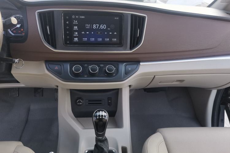 Used FORTHING Lingzhi 2019 M5L 1.6L 7-Seater Luxury Model China VI Standard
