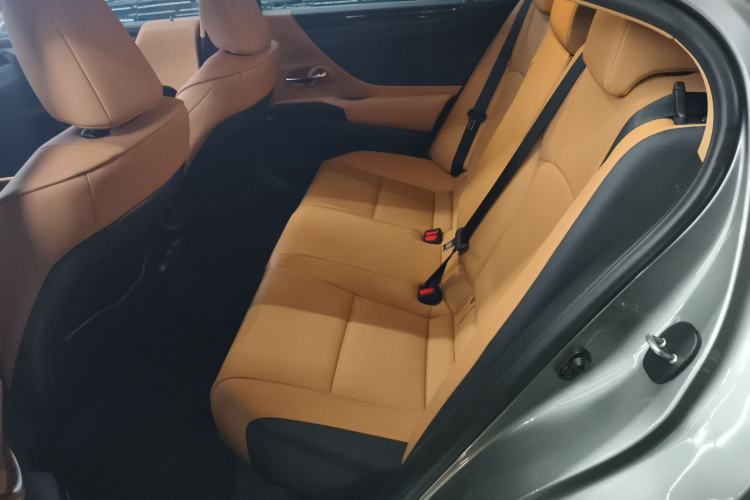 Used Lexus ES 2023 200 Excellence Edition
