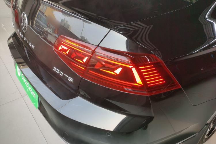 Used Volkswagen Magotan 2024 2 Million Units Zhongxiang Version 330TSI DSG Luxury Edition
