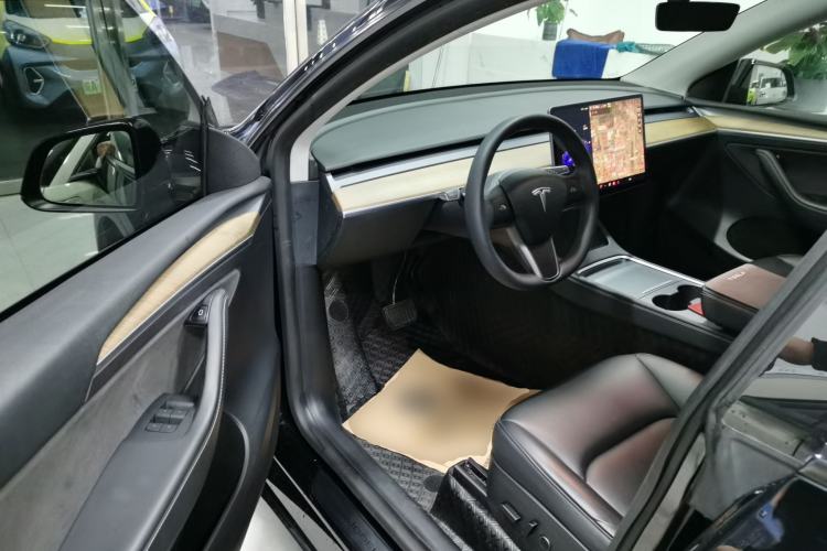 Used Tesla Model Y 2021 Long-Range All-Wheel-Drive Version
