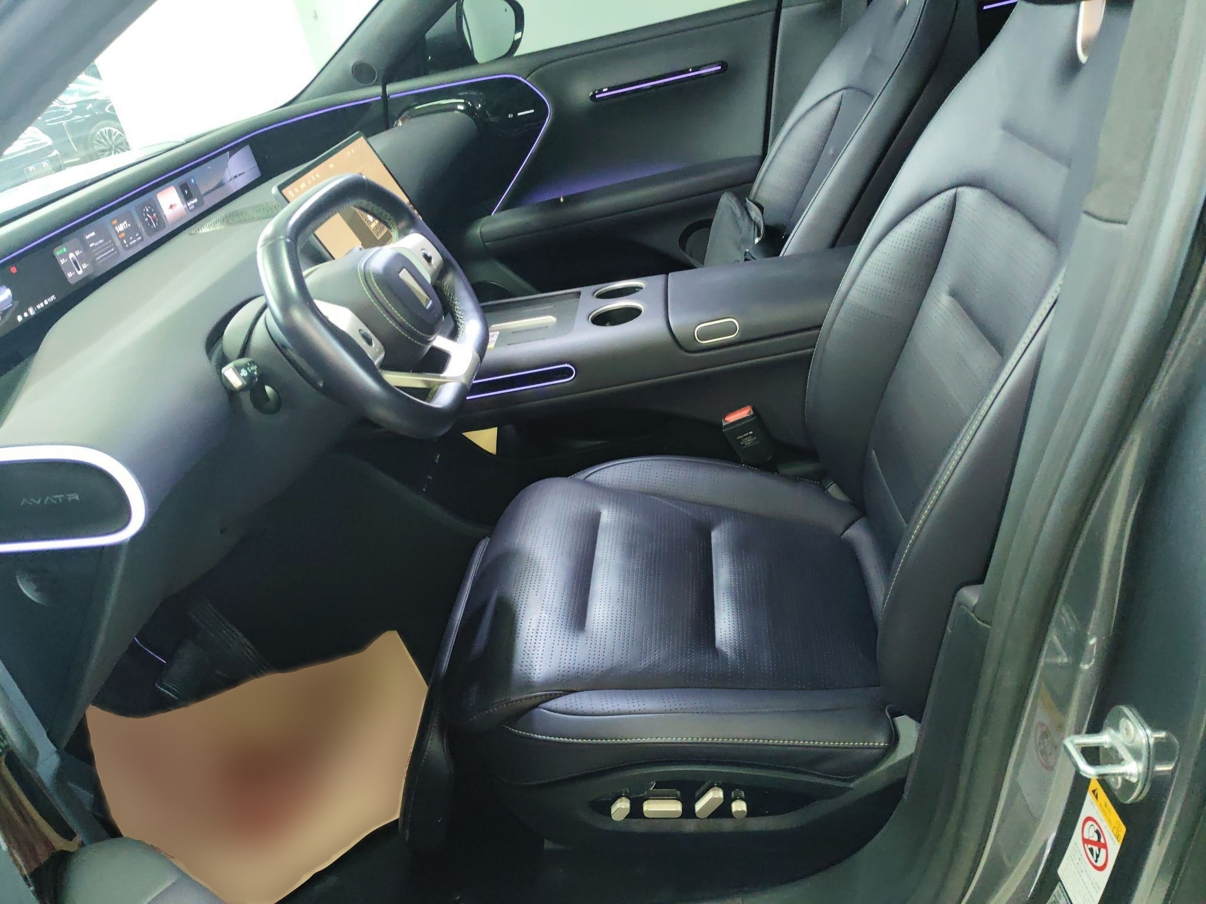 Переднее сиденье в автомобиле