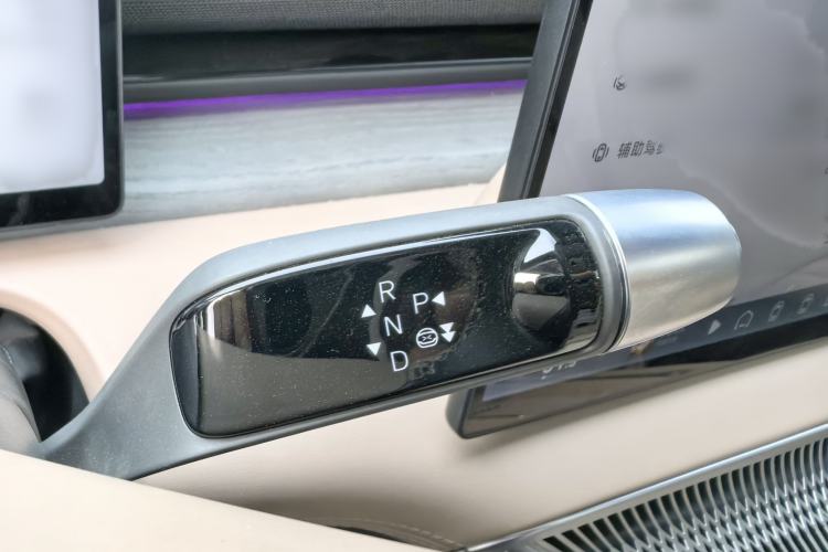 Used XPeng X9 2025 740 Ultra-Long Range Max
