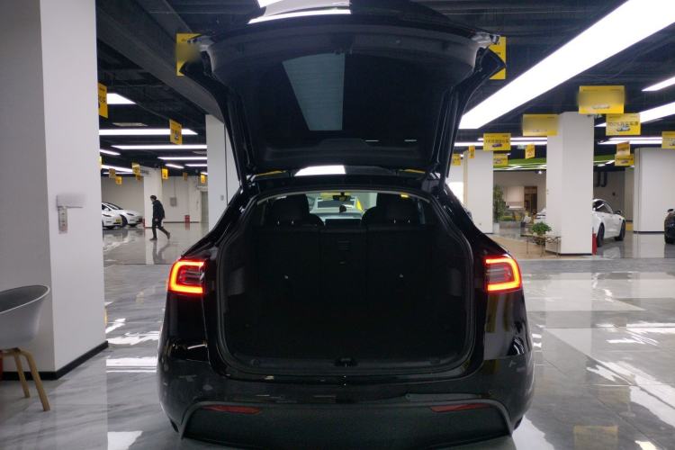 Used Tesla Model Y 2023 Rear-Wheel-Drive Version
