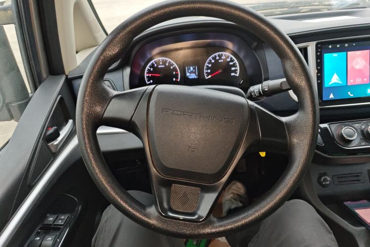 Used FORTHING Lingzhi 2022 M5L 1.6L Utility Model 7 Seats
