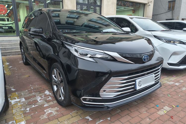 Used Toyota Sienna 2023 2.5L Hybrid Platinum Edition
