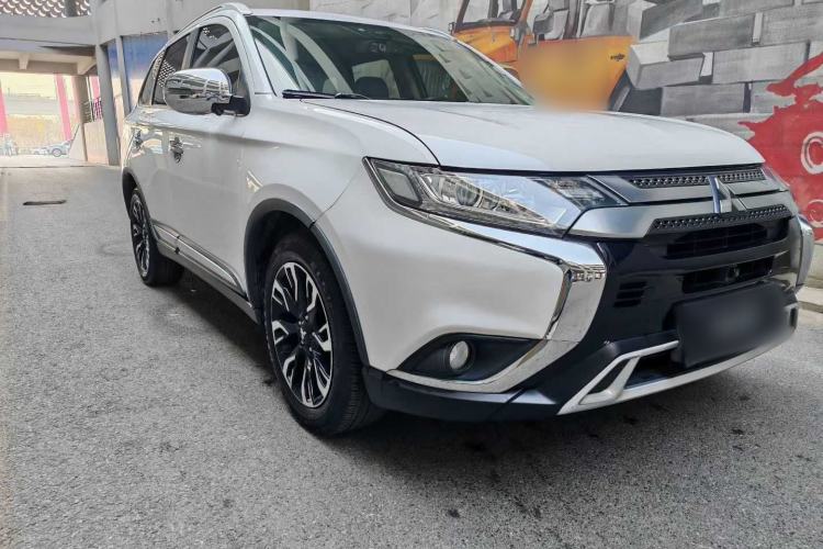 Used Mitsubishi Outlander 2019 2.0L Two-Wheel Drive Comfort Edition 7-Seater China VI Standard
