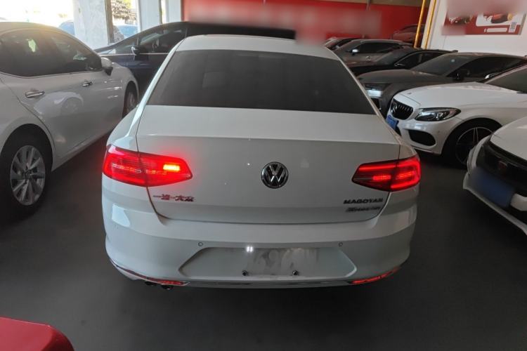 Used Volkswagen Magotan 2017 330TSI DSG Leading Model
