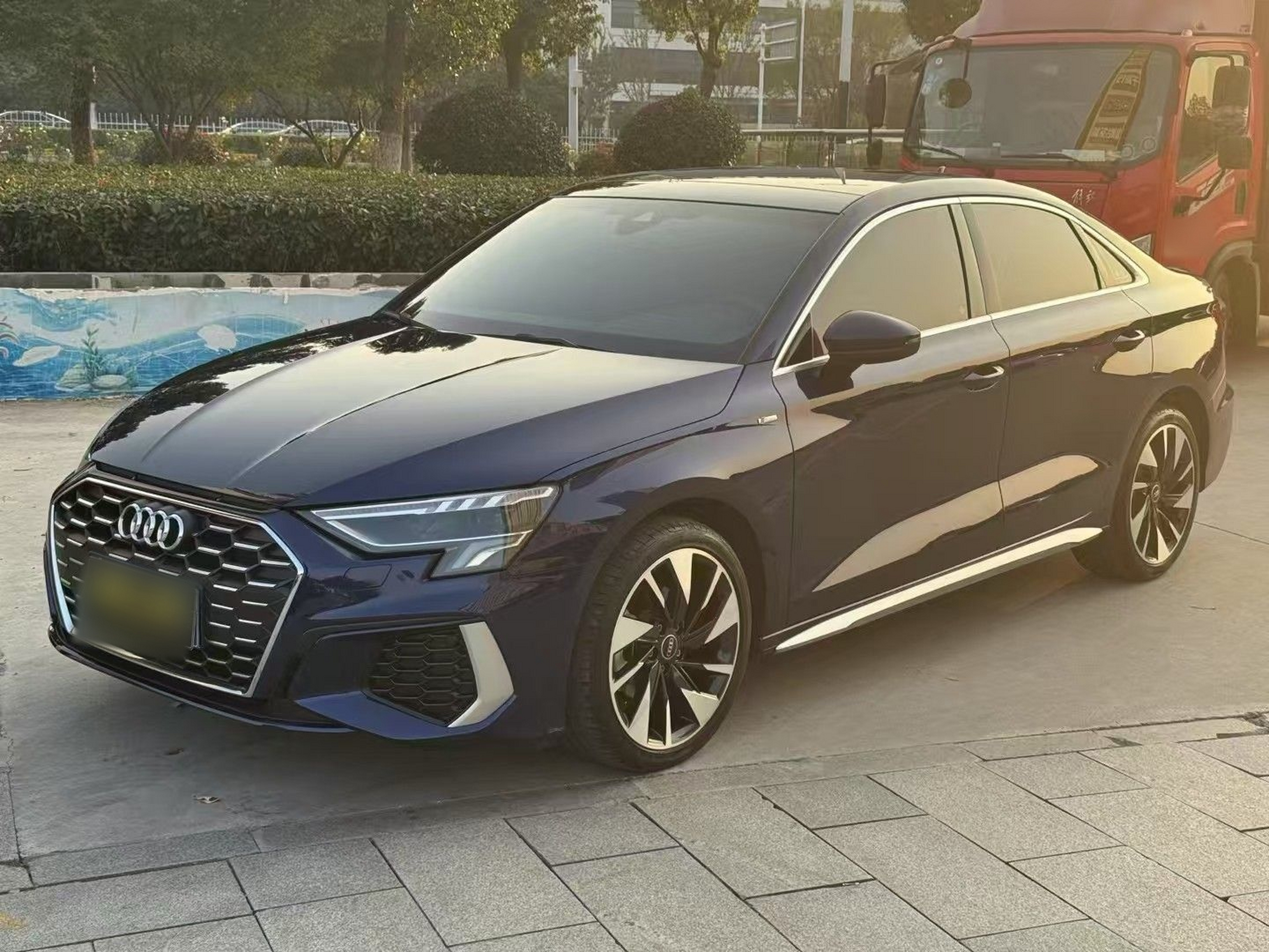 تحت مقدمة السيارة