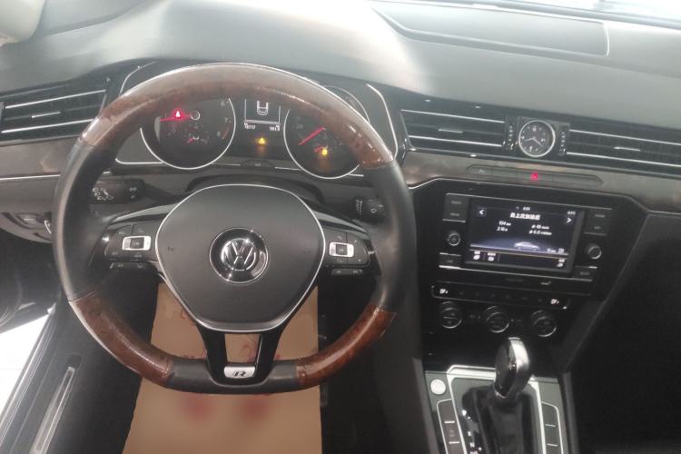 Used Volkswagen Magotan 2018 Facelift 330TSI DSG Luxury Model
