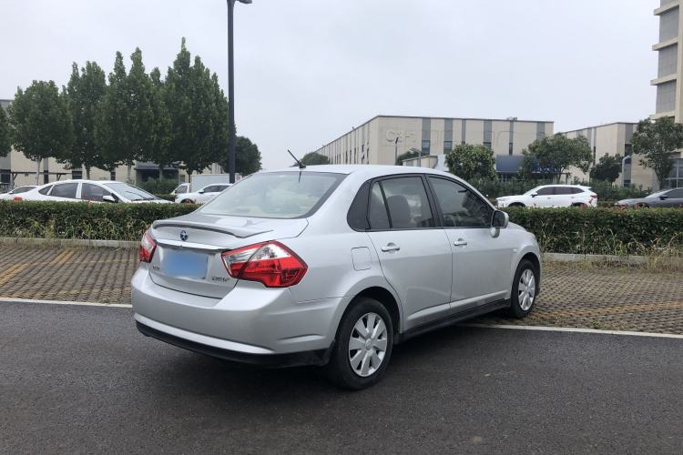 Used Venucia D50 2013 1.6L Automatic Fashion Edition
