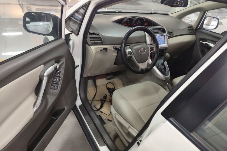 Used Toyota Verso 2015 180E CVT Crossover Edition
