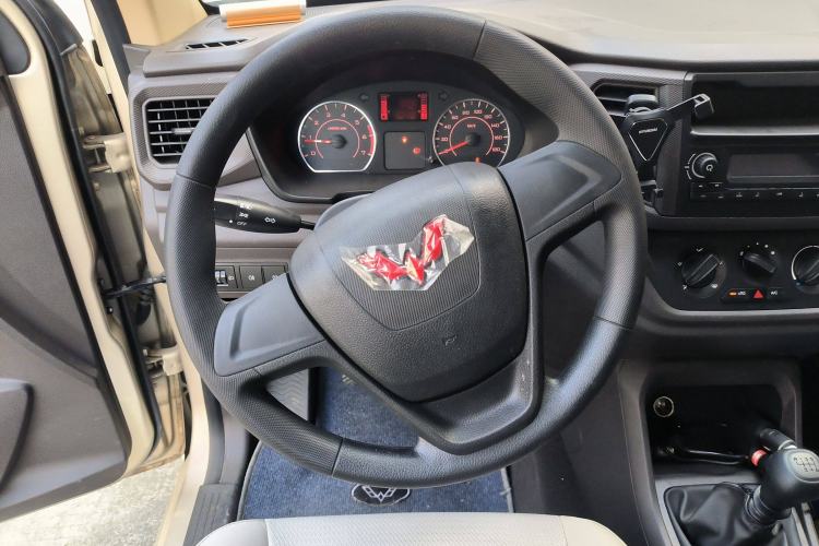 Used Wuling Hongguang V 2022 1.5L Jingqu Version Hydraulic Power Steering LAR
