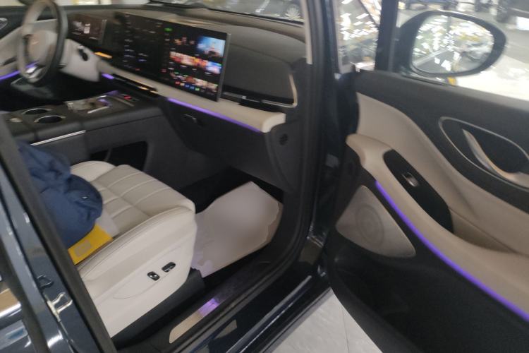 Used VOYAH Dream 2025 PHEV Four-Wheel-Drive Flagship Kunpeng Edition
