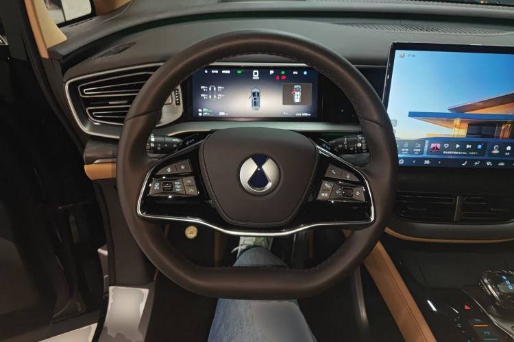 Used Denza D9 2025 DM-i Smart Drive 1020 Four-Wheel Drive Premium Model
