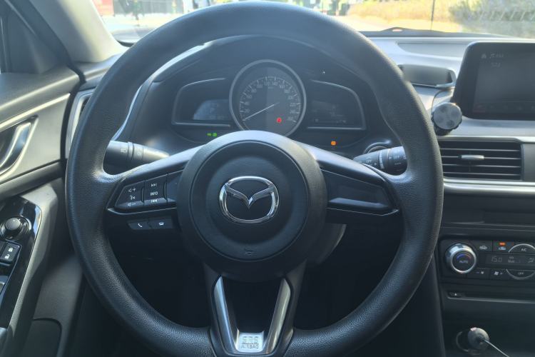 Used Mazda Mazda 3 Axela 2019 Cloud-Controlled Edition Hatchback 1.5L Automatic Luxury Model China VI Standard
