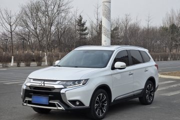 Used Mitsubishi Outlander 2019 2.4L 4x4 Zhi Xiang Edition 7 Seats China VI Standard