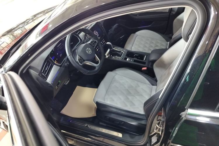 Used Volkswagen Magotan 2023 2 Million Units Limited Edition 330TSI DSG Leading Version
