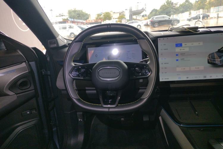 Used Lynk & Co 08 EM-P 2025 220 km All-Wheel-Drive Performance Halo
