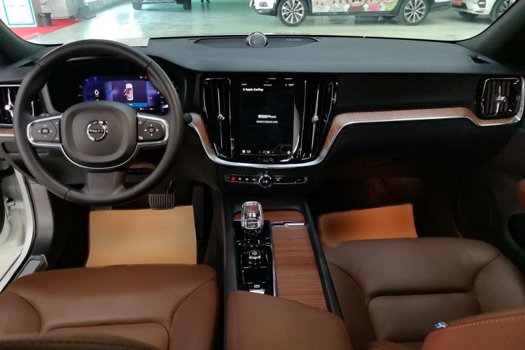 Used Volvo S60 2024 B4 Zhiyi Luxury Edition
