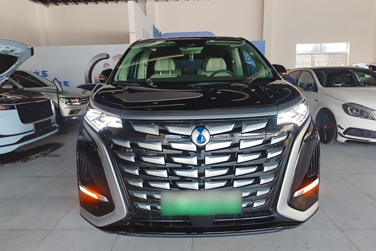 Used Denza D9 2022 DM-i 1040 Prestige Model
