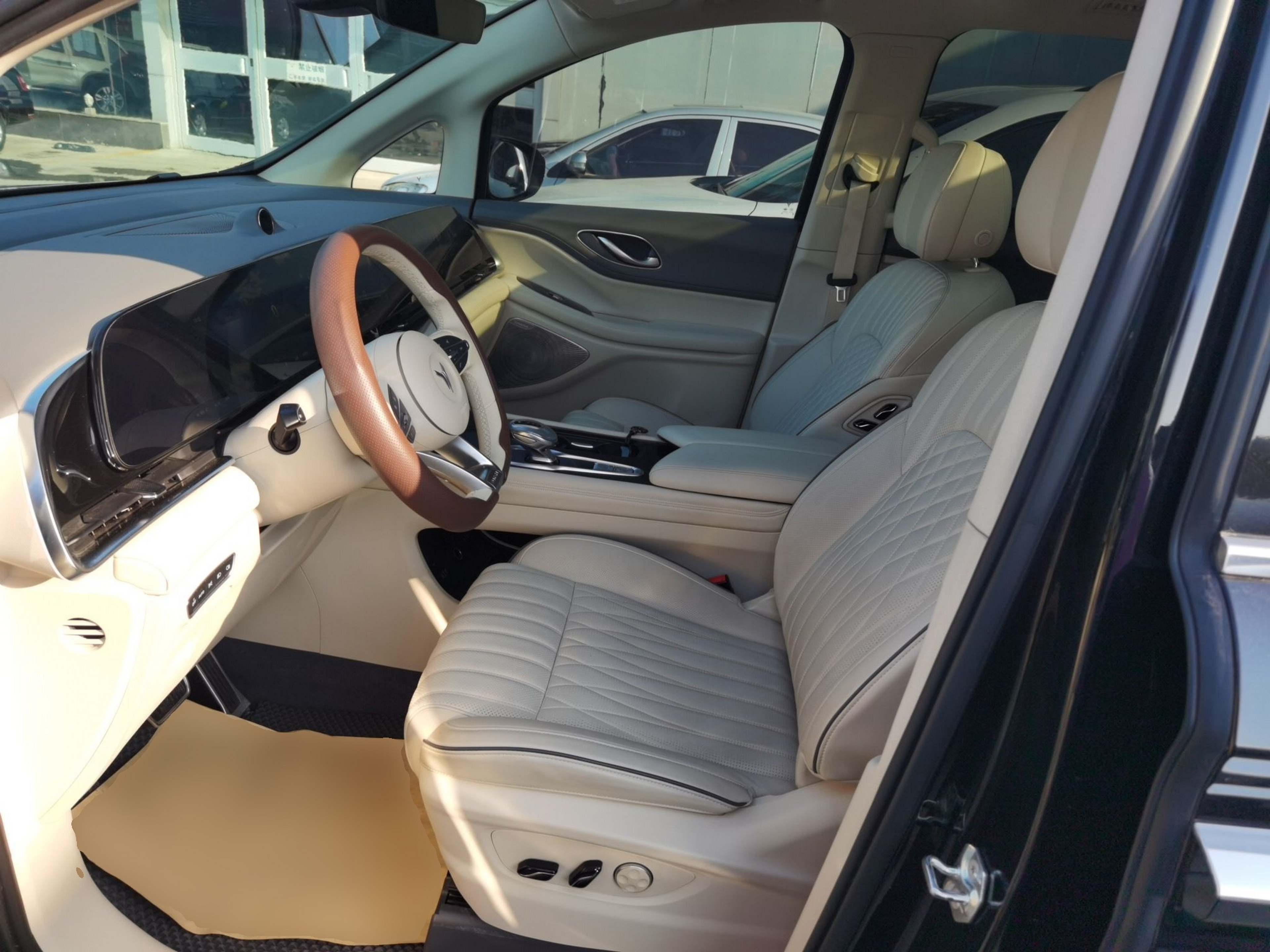 Переднее сиденье в автомобиле