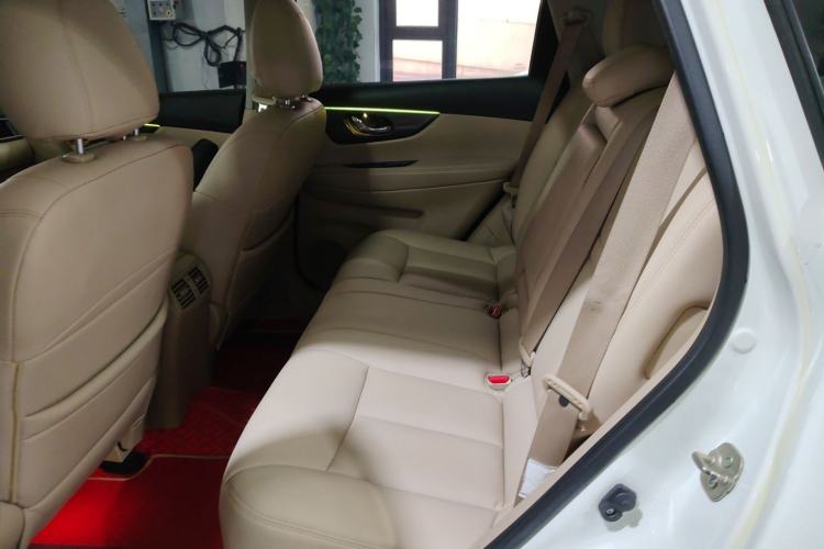 Used Nissan X-Trail 2014 2.5L CVT Leading Edition 4WD
