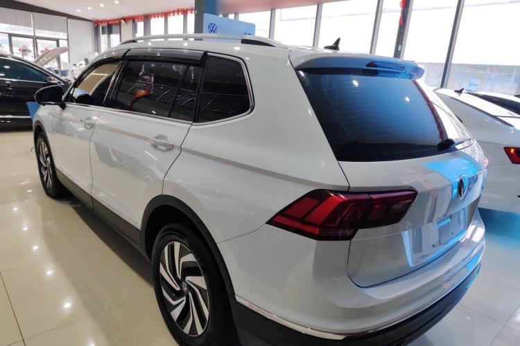 Used Volkswagen Tiguan L 2024 Outstanding Model 300TSI Automatic Two-Wheel Drive Longteng Edition
