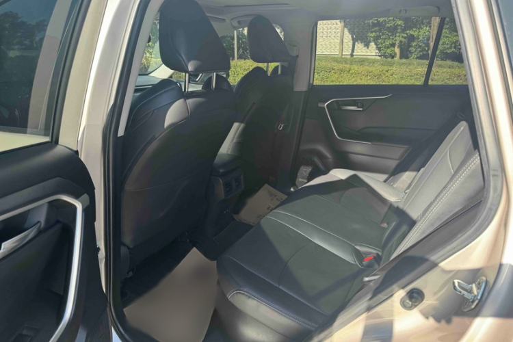 Used Toyota Wildlander 2020 Dual-Engine 2.5L E-CVT Two-Wheel Drive Luxury Edition
