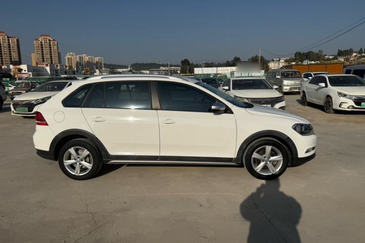 Used Volkswagen Santana 2016 Cross 1.6L Automatic Fashion Edition