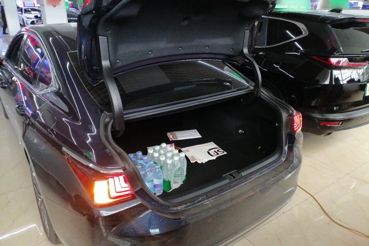 Used Lexus ES 2021 300h Excellence Edition
