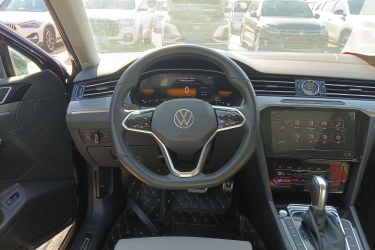 Used Volkswagen Magotan 2023 2 Million Units Limited Edition 330TSI DSG Leading Version
