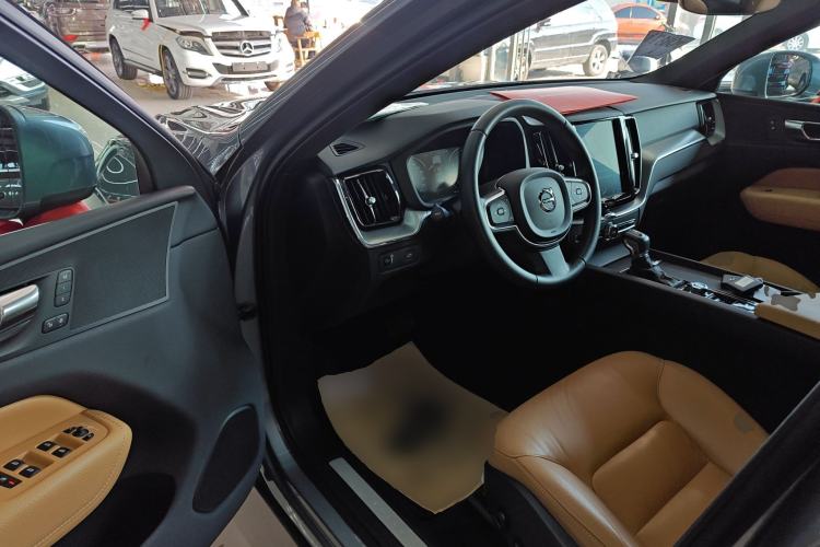 Used Volvo XC60 2019 T5 4x4 Zhiyuan Edition China VI Standard
