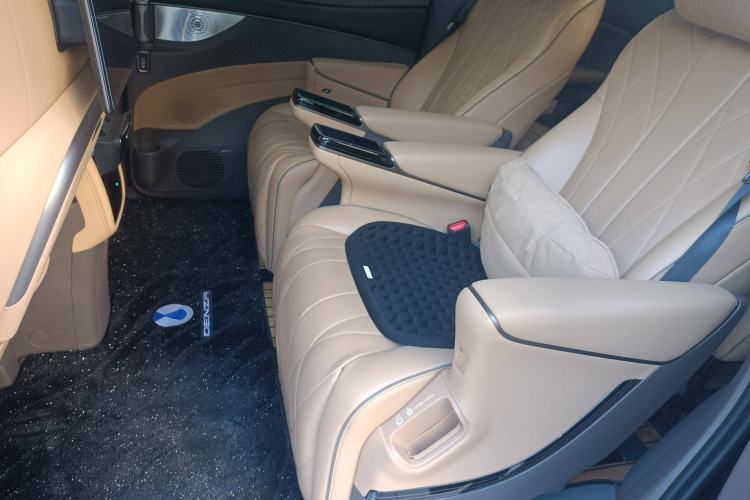 Used Denza D9 2022 DM-i 970 Four-Wheel Drive Prestige Model
