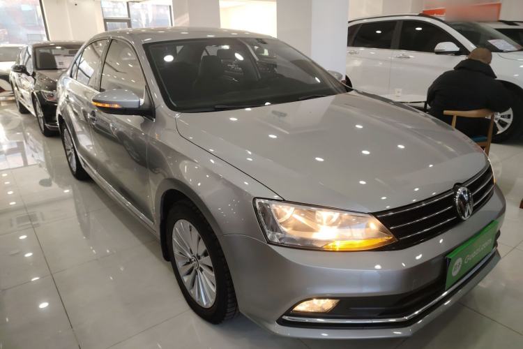 Used Volkswagen Sagitar 2017 230TSI Automatic Comfort Version
