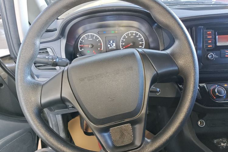 Used FORTHING Lingzhi 2022 M5L 1.6L Utility Model 7 Seats
