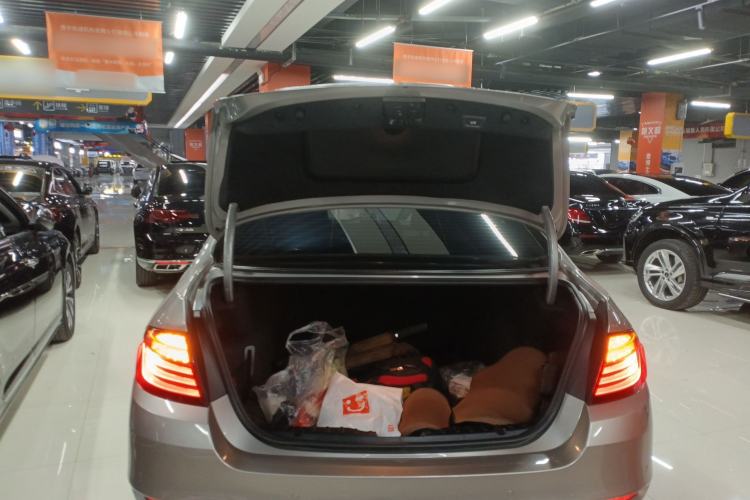 Used BMW 5 Series 2017 525Li Leading Model
