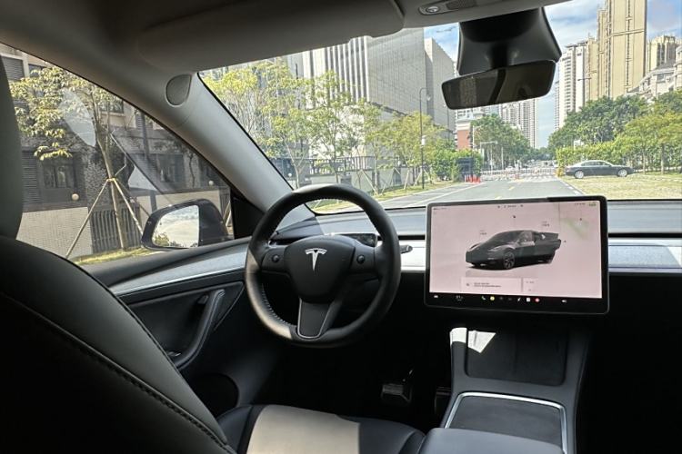 Used Tesla Model Y 2023 Rear-Wheel-Drive Version
