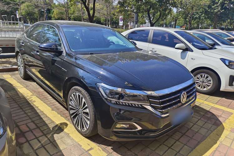 Used Volkswagen Passat 2020 330TSI Luxury Edition China VI
