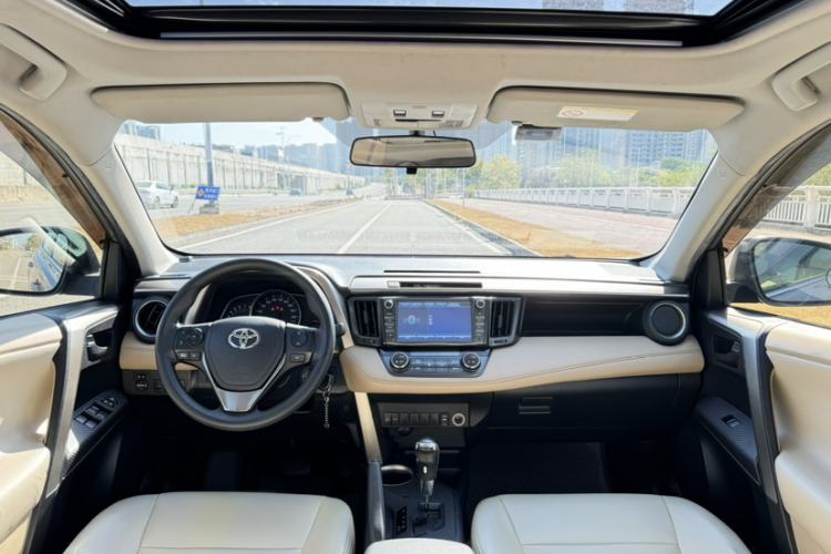 Used Toyota RAV4 2015 2.0L CVT Two-Wheel Drive Fashion Edition