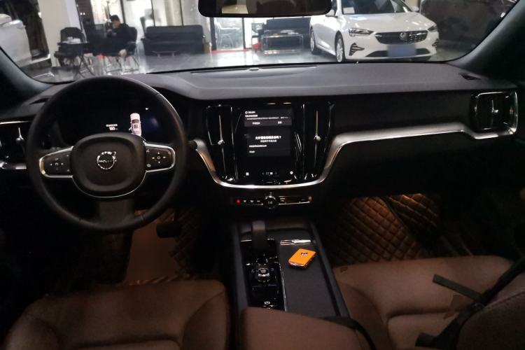 Used Volvo S60 2024 B4 Zhiyi Luxury Edition
